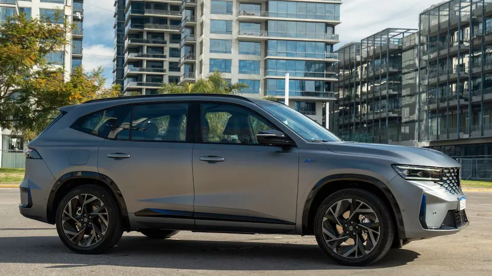 WhatsApp Image 2025-10-01 at 23.28.02